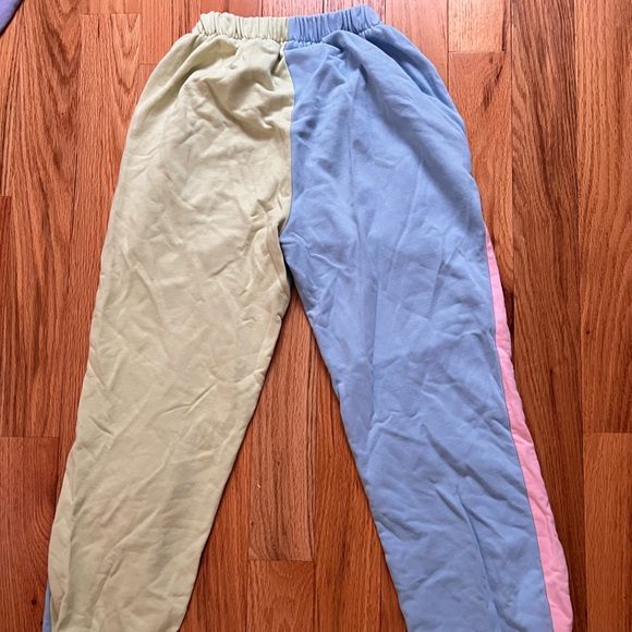 adika multi-color sweats - Picture 4 of 4